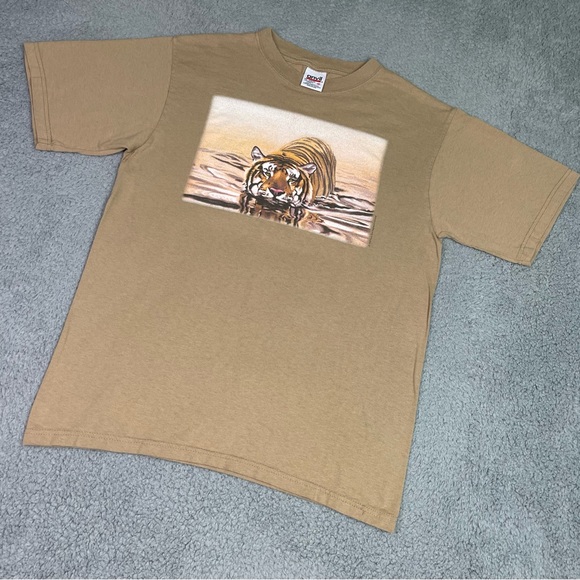 American Vintage Other - Vintage animal shirt